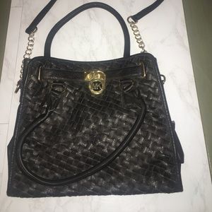 Michael Kors tote/ purse black and gold